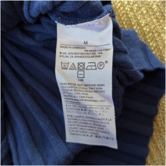 Banana Republic Dark Blue Ribbed Sleeveless Top – Size Medium - Picture 7 of 7